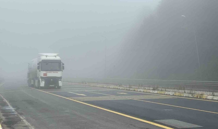 Bolu Dağında sis sebebiyle görüş mesafesi 30 metreye düştü