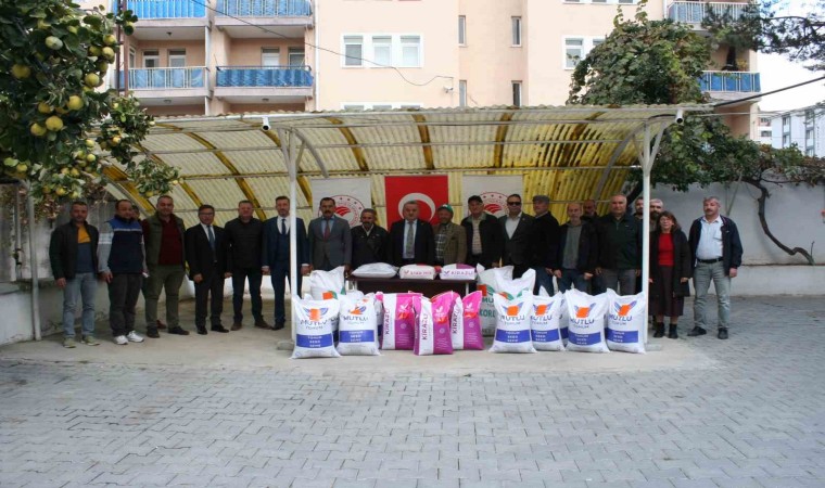 Bozüyükte çiftçilere yem bitkisi tohumu dağıtıldı