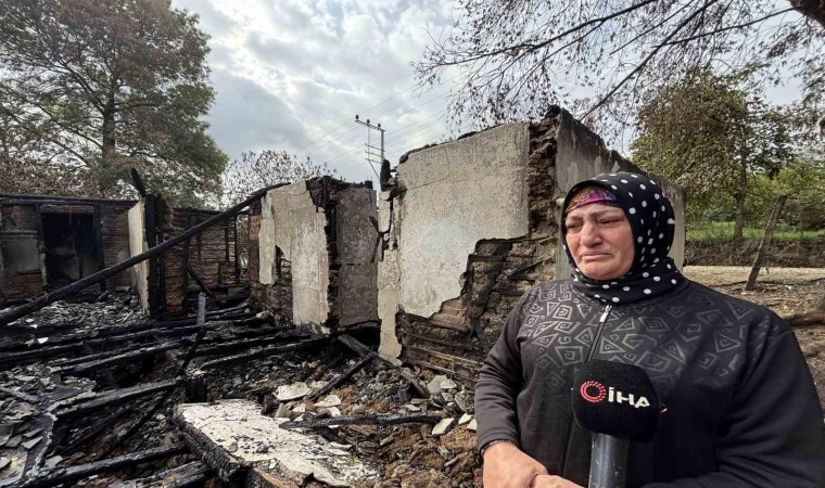 Bu olay Türkiyeyi ağlatacak: Oğlunun hatıralarıyla yaşadığı evi gözlerinin önünde kül oldu