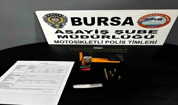 Bursada şüpheli araçtan tabanca ve uyuşturucu çıktı