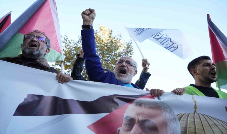 Bursada Yahya Sinvar için gıyabi cenaze namazı kılındı