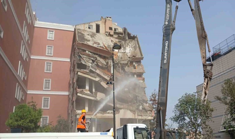 Büyükçekmecede 47 yıllık binada kentsel dönüşüm çalışmaları başladı