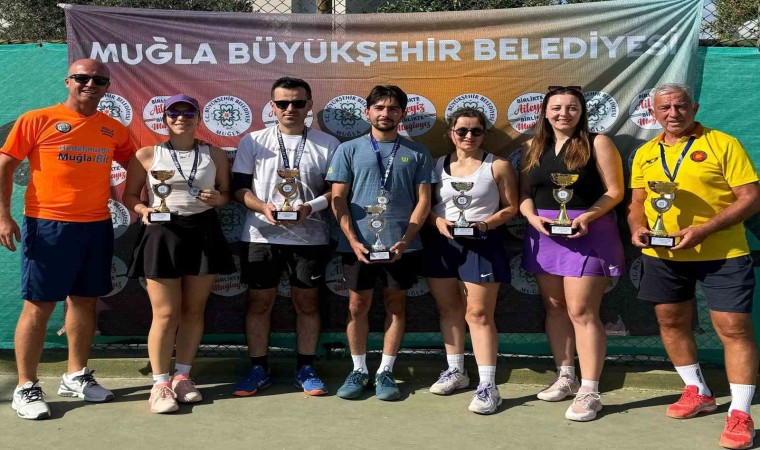 Büyükşehir Belediyesi 6. Geleneksel Cumhuriyet Kupası Karma Tenis Turnuvası Dalamanda yapıldı