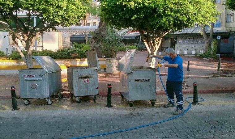 Büyükşehirin sinek timleri Alanya sokaklarında