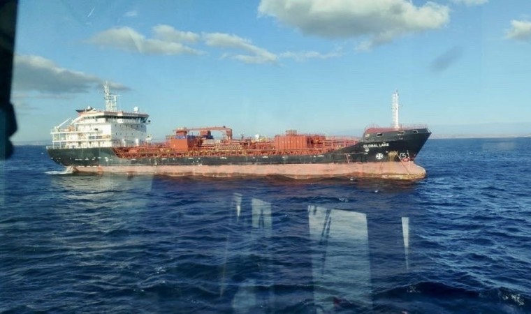 Çanakkale Boğazından geçen boş tanker makine arızası yaptı