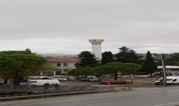 Çanakkalede yıldırım düştü, cami minaresi yıkıldı