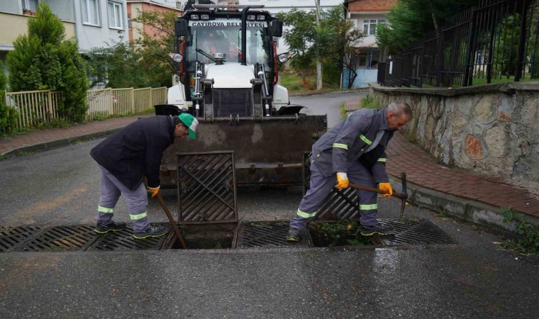 Çayırovada mazgallar temizleniyor