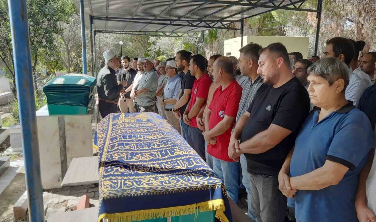 Çöken balkonun altında can veren baba ve oğlu son yolculuğuna uğurlandı