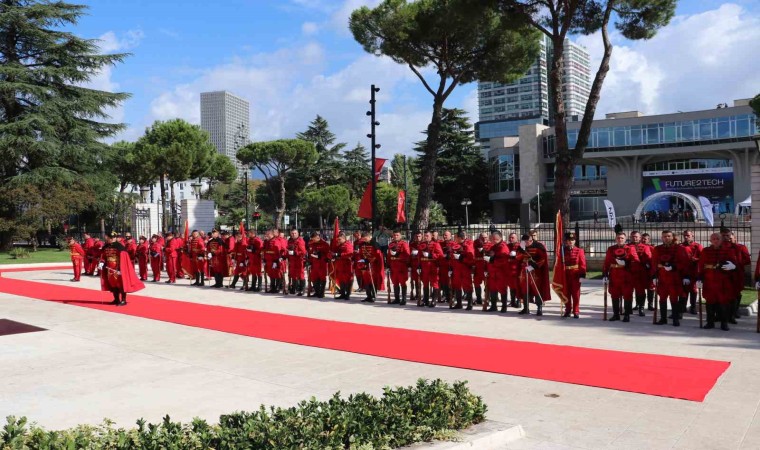 Cumhurbaşkanı Erdoğan, Arnavutlukta resmi törenle karşılandı