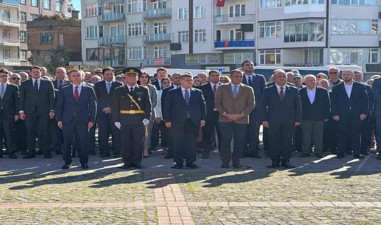 Cumhuriyet Bayramı çelenk sunma töreni