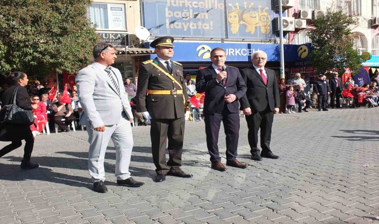 Cumhuriyetin 101.yılı Burhaniye de törenlerle kutlandı