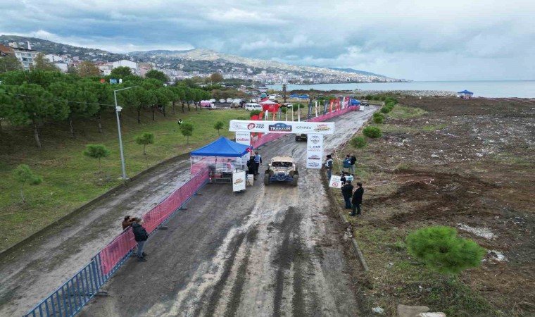 Deniz kenarında yapılan zorlu Off-Road yarışları nefesleri kesti