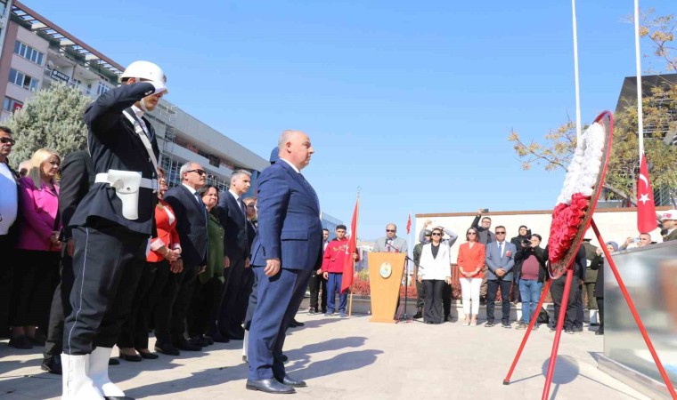 Denizlide Cumhuriyet Bayramı kutlamaları çelenk töreniyle başladı