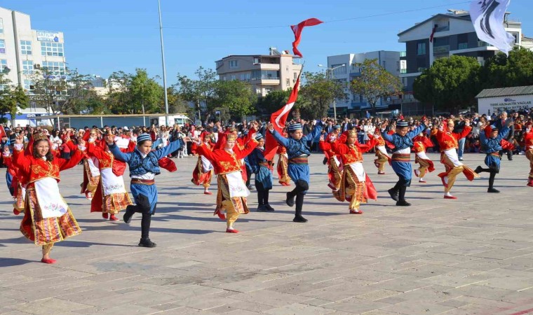 Didimde 29 Ekim Cumhuriyet Bayramı renkli görüntülerle kutlandı