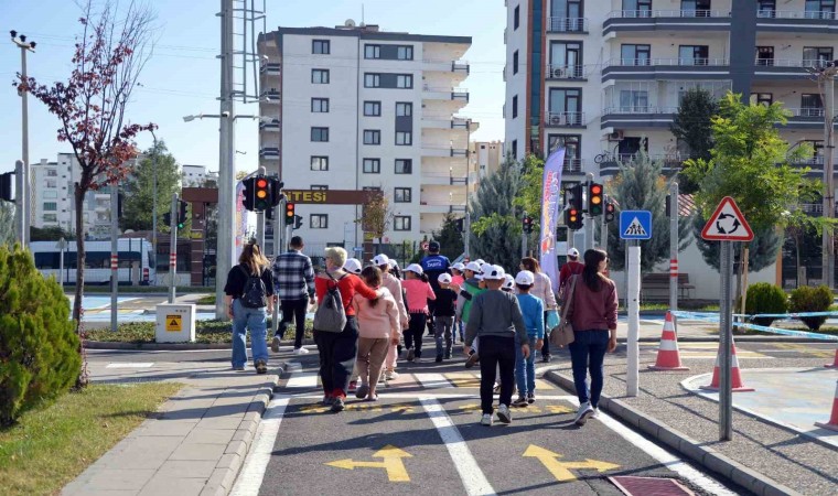 Diyarbakırda çocuklar için trafik ve itfaiye güvenliği eğitimi düzenlendi