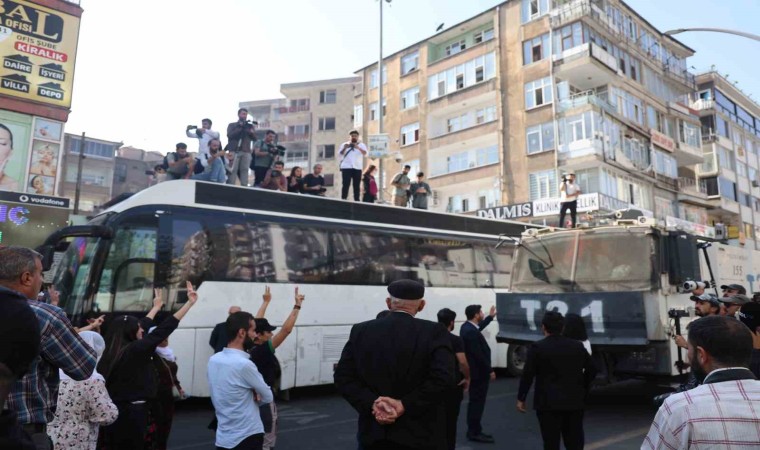 Diyarbakırda terör propagandası yapan 15 kişi gözaltına alındı