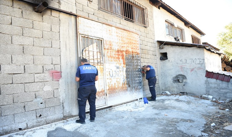 Dulkadiroğlunda ruhsatsız iş yerleri mühürlendi