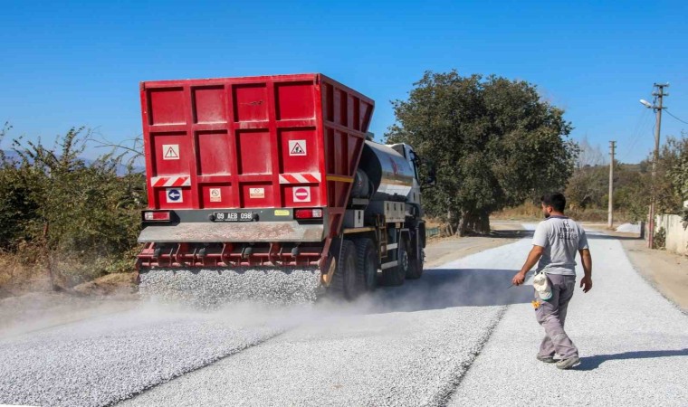 Efeler Belediyesi Umurlu Mahallesinde yol çalışmaları gerçekleştirdi