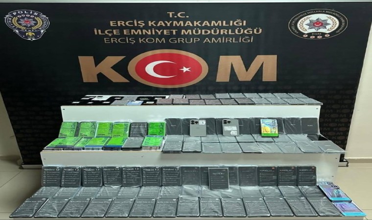 Ercişte kaçak cep telefonu ele geçirildi