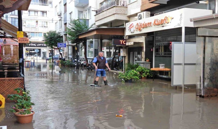 Erdekte 10 dakikalık yağış sonrası altyapı sorunu yine gündemde