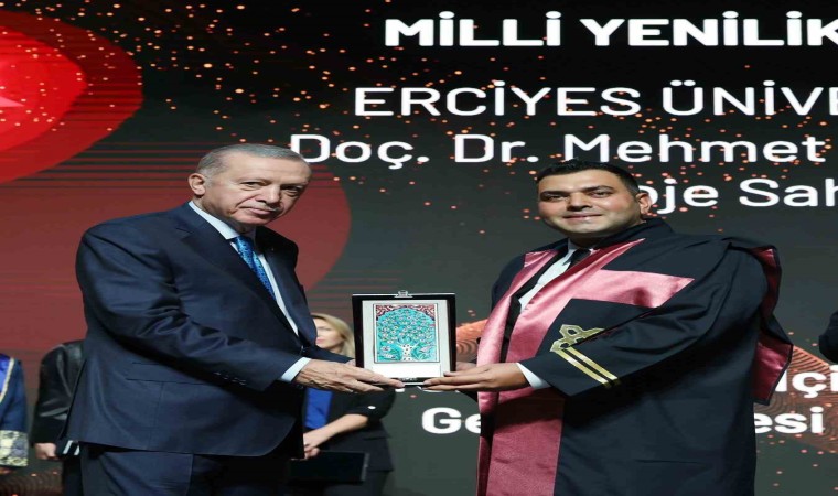 ERÜye Cumhurbaşkanı Recep Tayyip Erdoğandan ödül