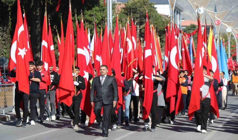 Erzincanda Cumhuriyetin 101. yılı coşkuyla kutlandı