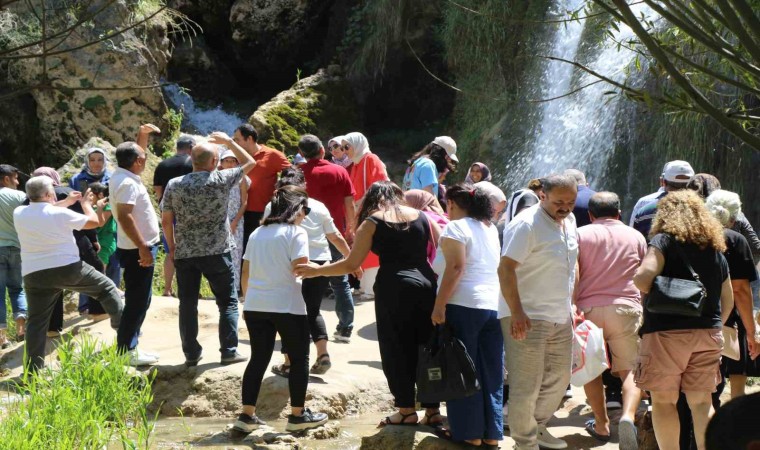 Erzincanda en çok turistin ağırlandığı beldenin yolu asfaltlanıyor