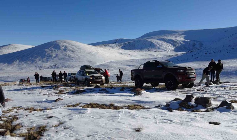 Erzurumun saklı güzelliklerini off-road ile keşfediyorlar