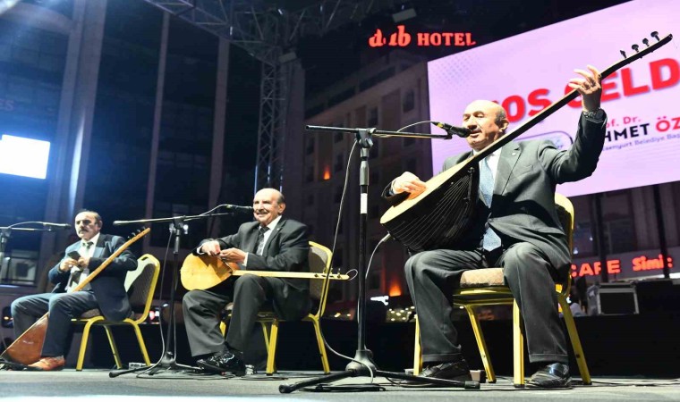 Esenyurt Kardeş Kültürler Festivalinde aşıklar sahne aldı