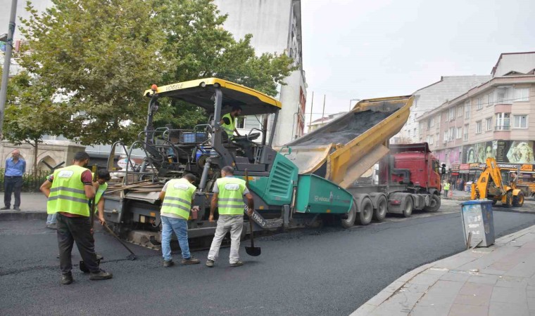 Esenyurtta bozuk olan yollar yenileniyor