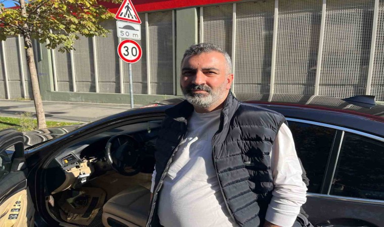 Esenyurtta oto fareleri iş başında: Bir gecede 3 otomobili böyle soydular, oto galeriyi de soymaya çalıştılar