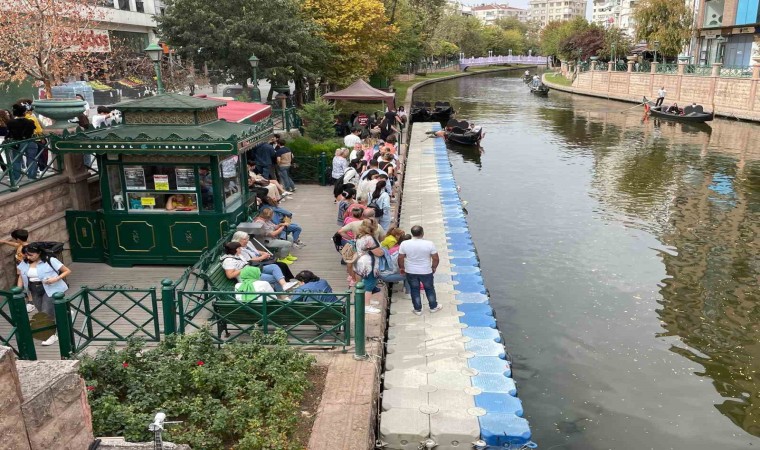 Eskişehirde gondol sırası yoğunluğu oluştu