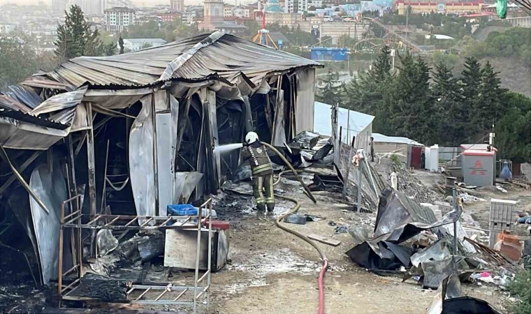 Gaziosmanpaşada işçilerin kaldığı konteynerlerde yangın