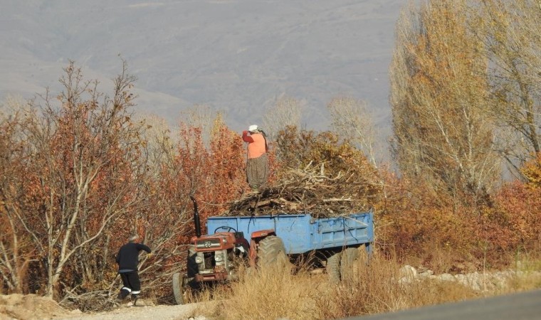 Geceleri soğuk havanın hâkim olduğu Erzincanda kışa hazırlık hız kazandı