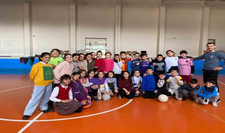 Gedizde okullarda spor tanıtımı ile gençler spora kazandırılıyor