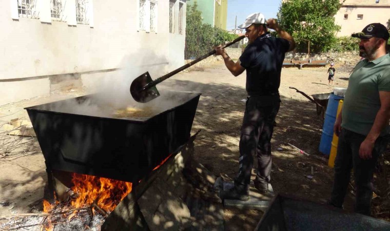 Gercüşte dev kazanlarda bulgur kaynatma geleneği devam ediyor