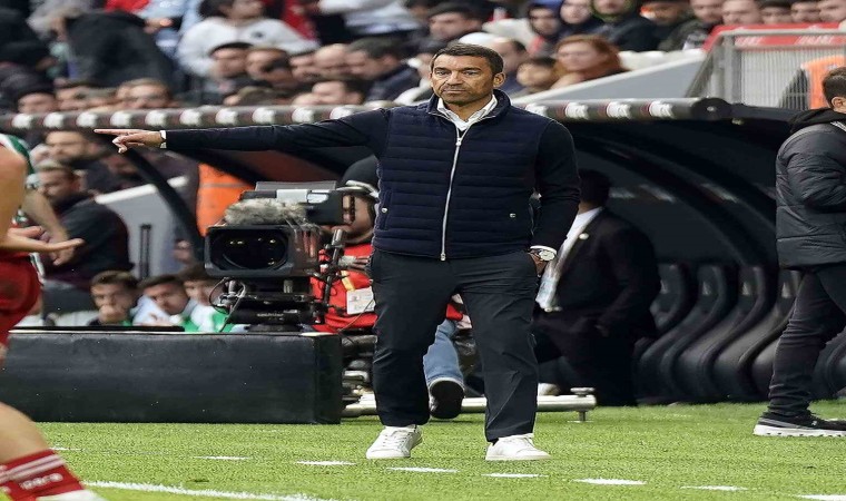 Giovanni van Bronckhorst, Süper Ligde ilk derbisine çıkacak