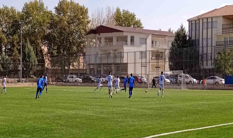 Gölbaşı ilçe stadyumu santra vuruşuyla açıldı