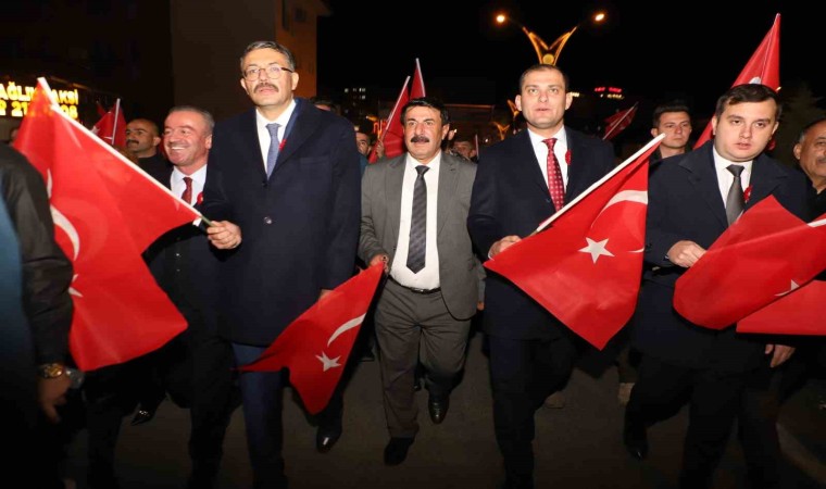 Hakkaride 29 Ekim kortej yürüyüşüne yoğun ilgi