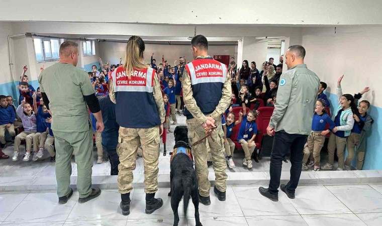 Hakkâride öğrencilere hayvan sevgisi anlatıldı