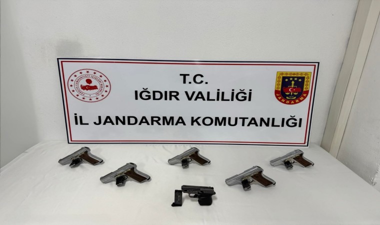 Iğdırdaki kaçakçılık operasyonunda 6 tabanca ele geçirildi