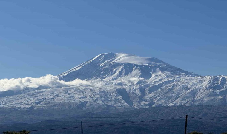 Iğdırın yüksek kesimlerine mevsimin ilk karı düştü