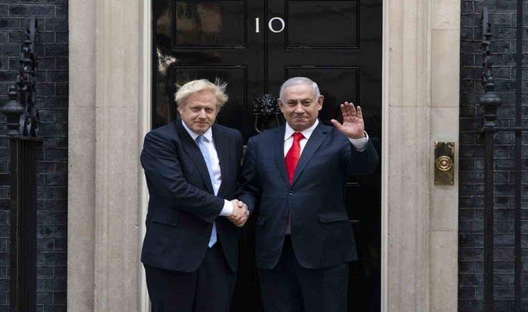 İngilterenin eski Başbakanı Johnson: “Netanyahunun kullandığı şahsi banyomda dinleme cihazı bulundu