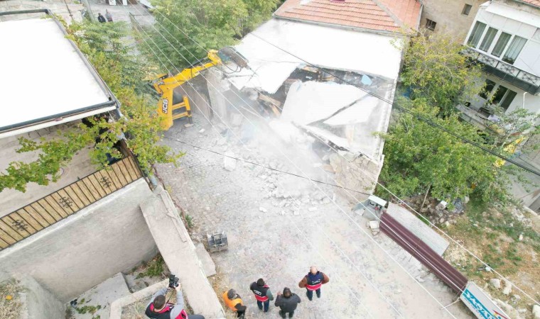 Kapadokyada kaçak yapıların yıkımı sürüyor