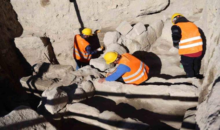 Kapadokyada trafiğe kapatılan yolun altından toplu mezar çıktı