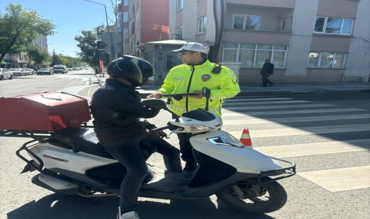 Karsta motosiklet kuryeler denetlendi