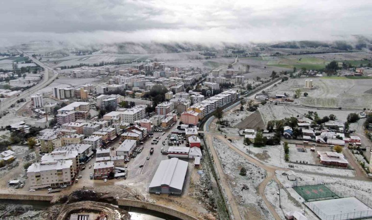 Kastamonuda kar yağışı etkili oluyor: Kar kalınlığı 15 santimetreye ulaştı