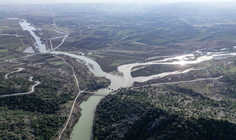 Kelkit Çayına 500 metre mesafede suya hasret olan çiftçi çözüm bekliyor