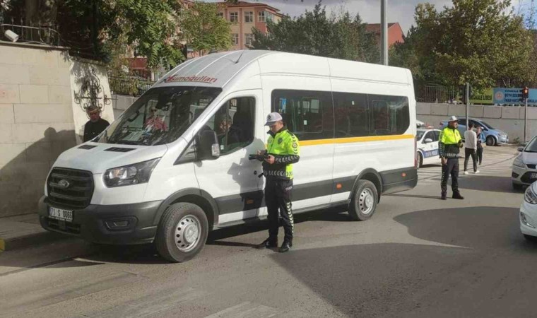 Kırıkkalede polis ekipleri okul çevrelerinde denetimlerini sürdürüyor