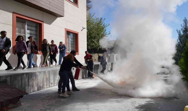 Kız öğrenci yurdunda yangın tatbikatı yapıldı